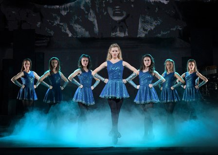 Riverdance_-_25th_Anniversary_Show_[Anna_Livia]_Fotocredit_Jack_Hartin_(c)_Abhann_Productions