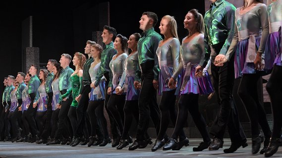 Riverdance_-_25th_Anniversary_Show_(Riverdance)_(1)_Fotocredit_Jack_Hartin_(c)_Abhann_Productions