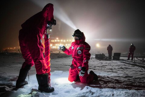POLAR_EXPERIENCE_02_Scientist_night_(c)AWI_EstherHorvath