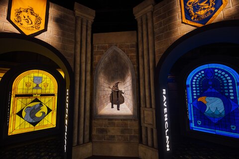 07_Pressefoto_HarryPotter_TheExhibition_Fotocredit_Imagine_Houses_Gallery_Sorting_Hat